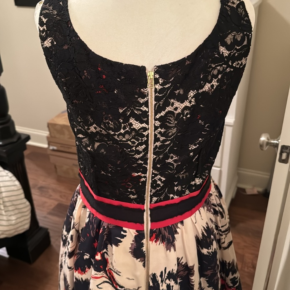 Lace and sequin top dress - Picture 3 of 4